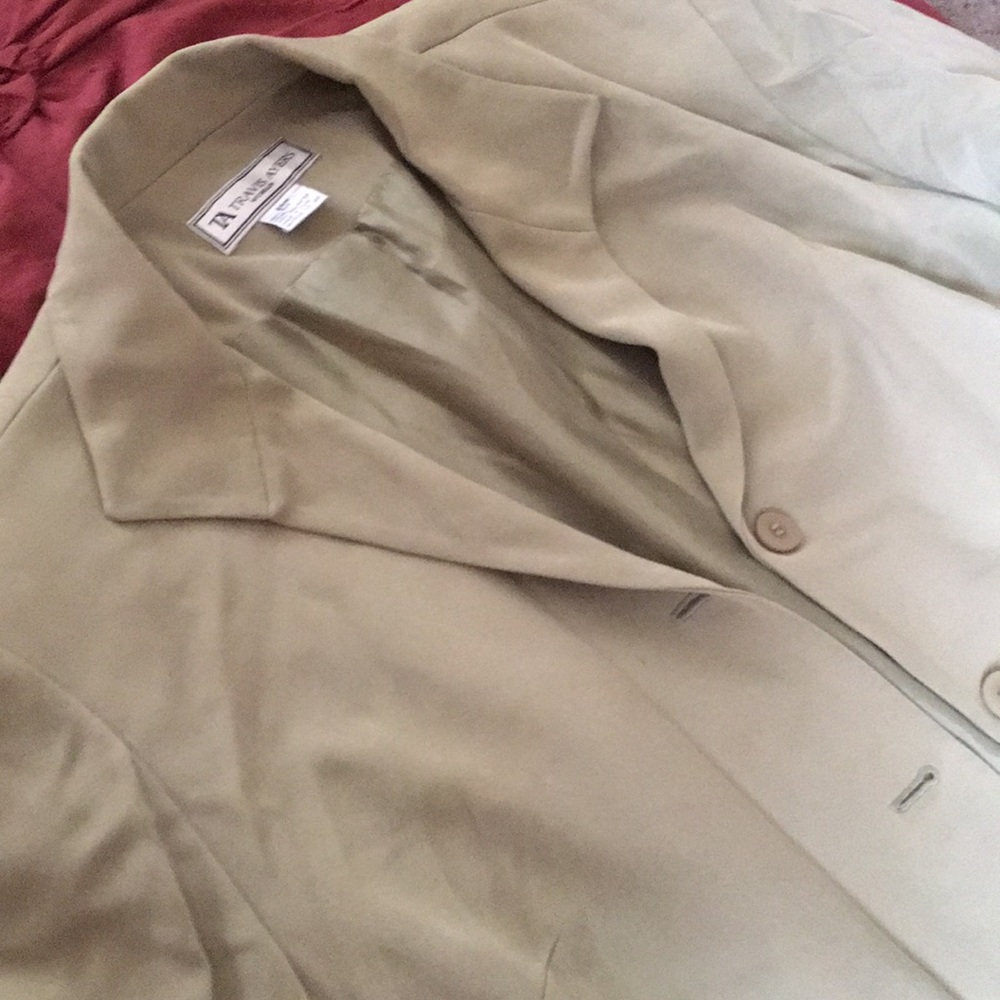 Blazer - Picture 4 of 7